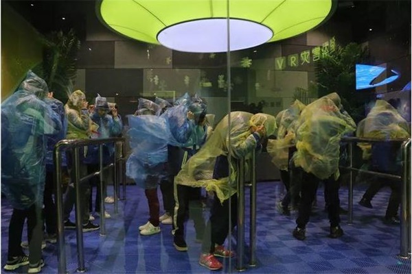 置身臺風體驗館親身體驗