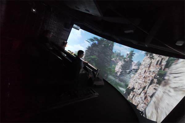 環幕包圍,動感十足