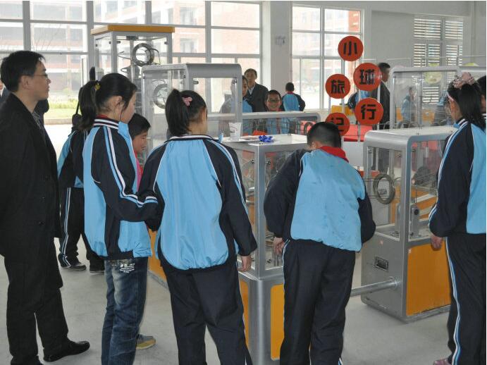 學(xué)生親自己體驗(yàn)科普學(xué)習(xí) 學(xué)生親自己體驗(yàn)科普學(xué)習(xí)